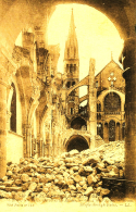 la basilique Saint-Remi de Reims bombardée pendant la guerre de 1914 1918