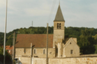 Cliquez pour agrandir la photo de l'église de la commanderie de Villedieu les Maurepas avec vitraux de la commanderie de Val-de-la-Haye