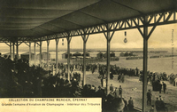 première grande semaine d aviation à Reims l'intérieur des tribunes la foule et les hangars